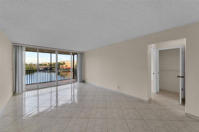 7 Royal Palm Way, Boca Raton, FL 33432