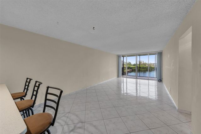 7 Royal Palm Way, Boca Raton, FL 33432