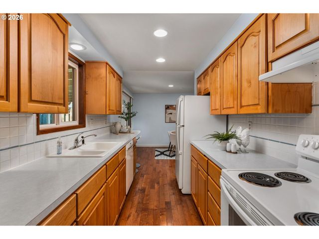 9110 Sw PINEBROOK St, Tigard, OR 97224