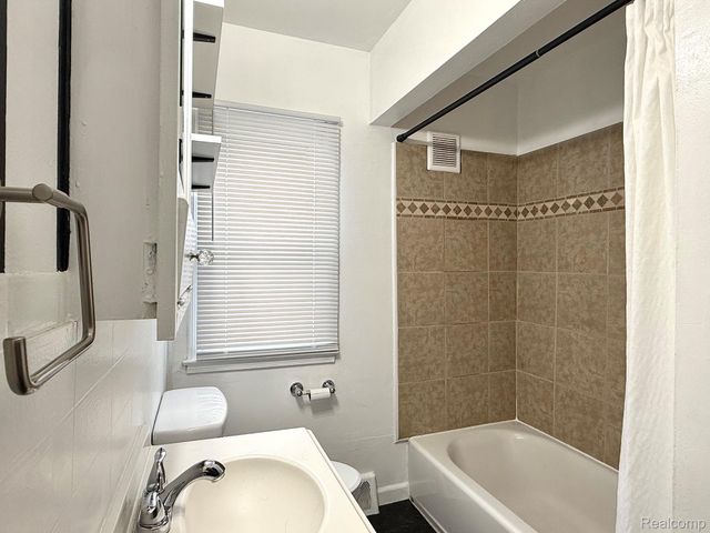 2330 ROWLAND Avenue, Royal Oak, MI 48067