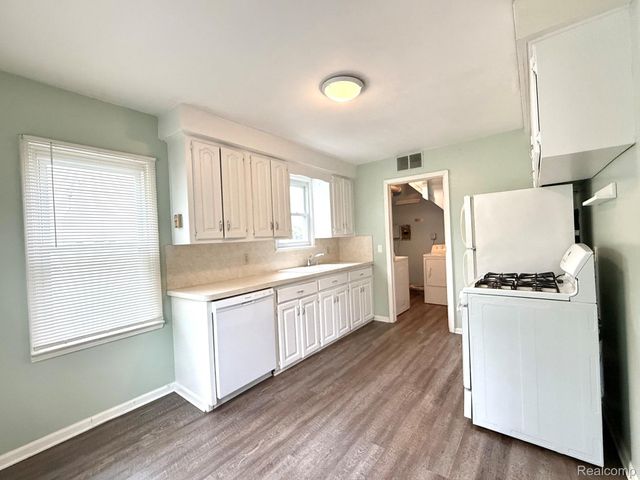 2330 ROWLAND Avenue, Royal Oak, MI 48067