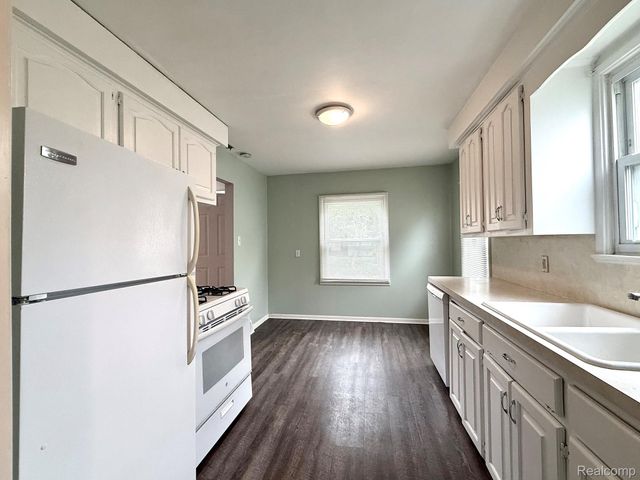 2330 ROWLAND Avenue, Royal Oak, MI 48067