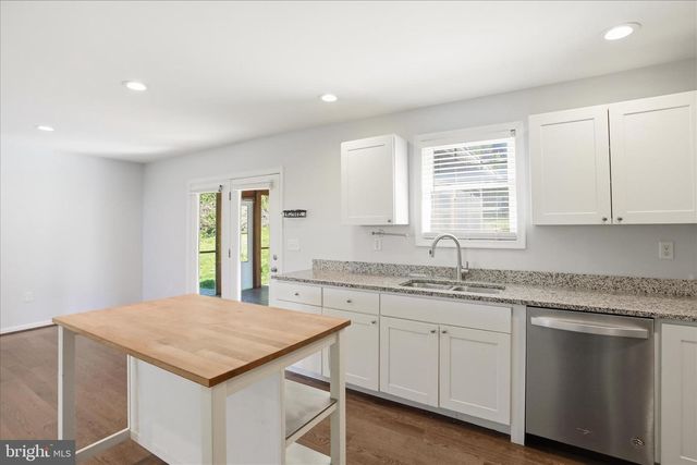 1033 MOUNTAIN HEIGHTS RD, Front Royal, VA 22630