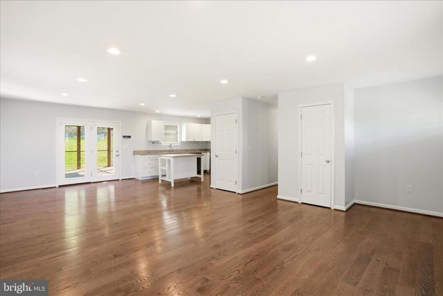 1033 MOUNTAIN HEIGHTS RD, Front Royal, VA 22630