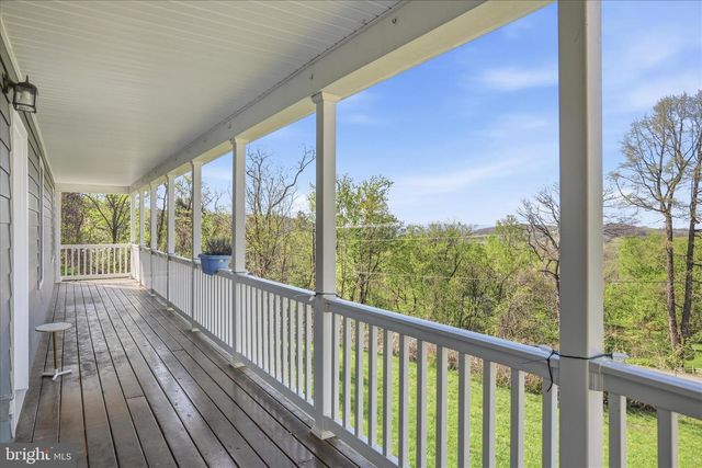 1033 MOUNTAIN HEIGHTS RD, Front Royal, VA 22630