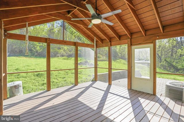 1033 MOUNTAIN HEIGHTS RD, Front Royal, VA 22630