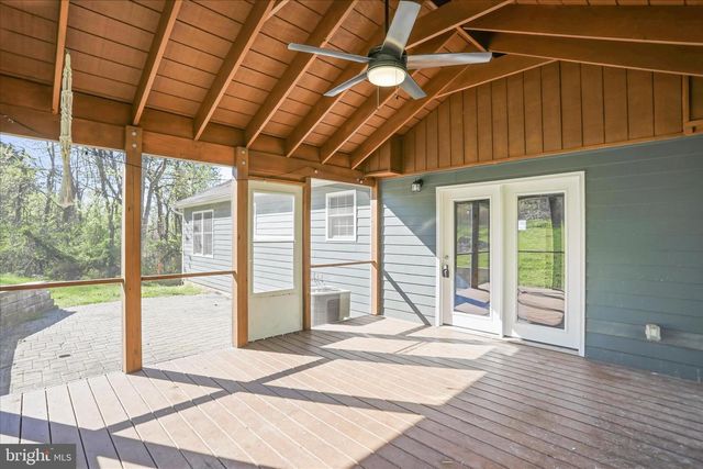 1033 MOUNTAIN HEIGHTS RD, Front Royal, VA 22630