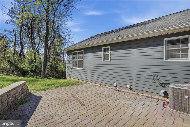 1033 MOUNTAIN HEIGHTS RD, Front Royal, VA 22630