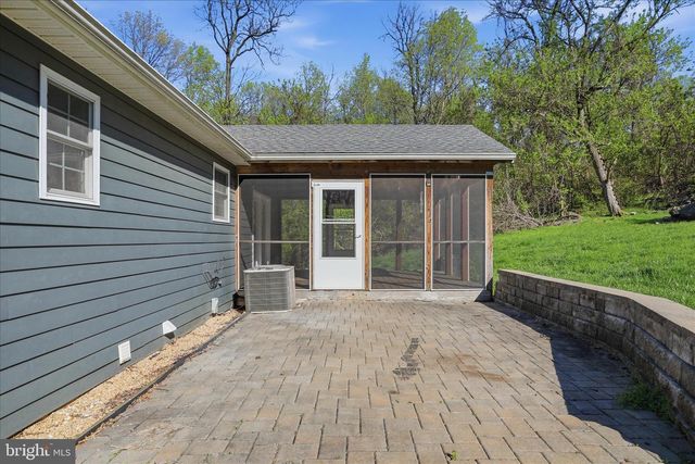 1033 MOUNTAIN HEIGHTS RD, Front Royal, VA 22630