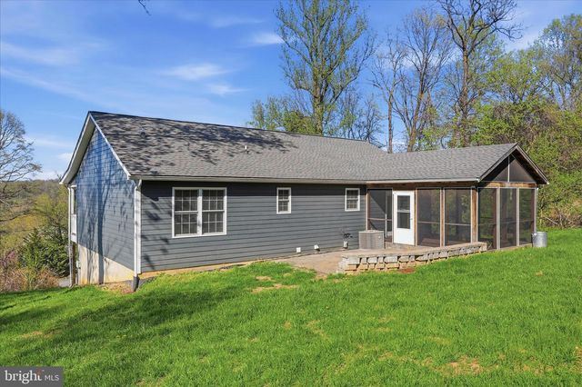 1033 MOUNTAIN HEIGHTS RD, Front Royal, VA 22630