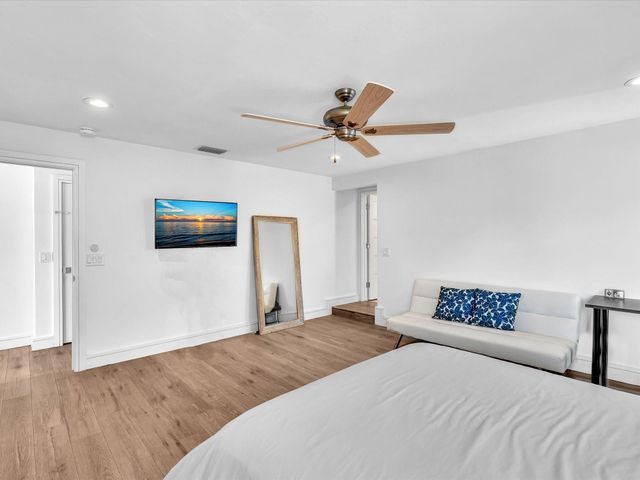 2740 NE 47th St, Lighthouse Point, FL 33064