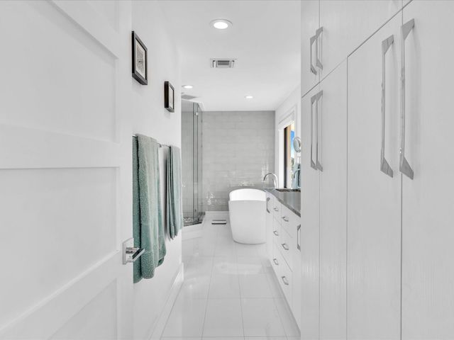 2740 NE 47th St, Lighthouse Point, FL 33064