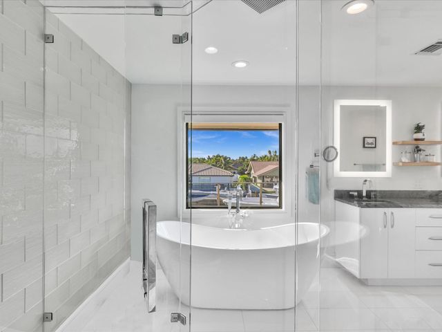 2740 NE 47th St, Lighthouse Point, FL 33064