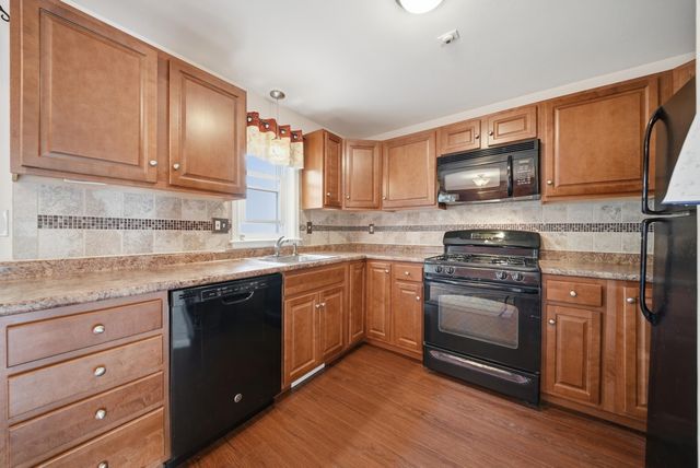 7 Sundown Dr Unit A, Derry, NH 03038