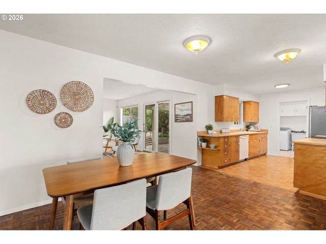1860 Sw WYNWOOD Ave, Portland, OR 97225