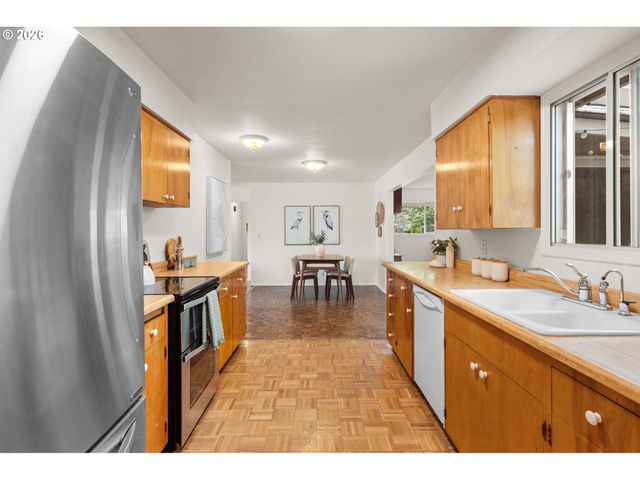 1860 Sw WYNWOOD Ave, Portland, OR 97225