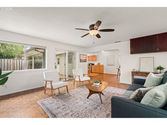 1860 Sw WYNWOOD Ave, Portland, OR 97225