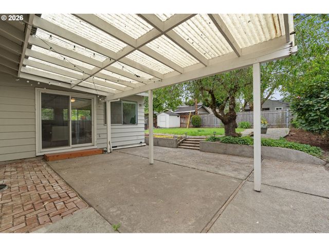 1860 Sw WYNWOOD Ave, Portland, OR 97225