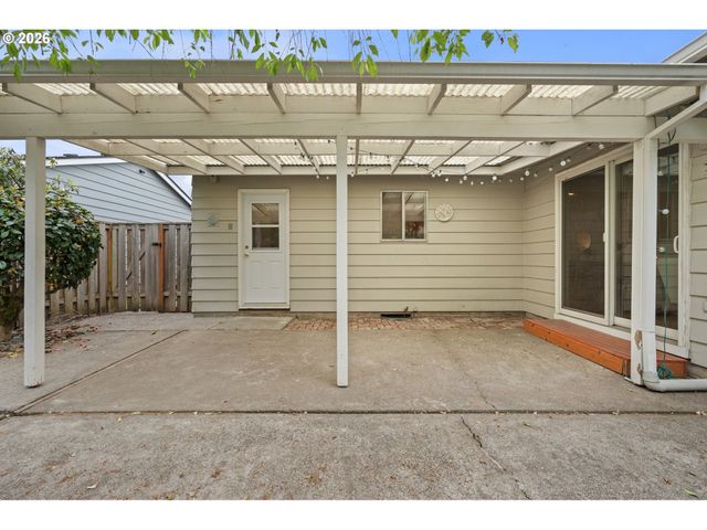 1860 Sw WYNWOOD Ave, Portland, OR 97225