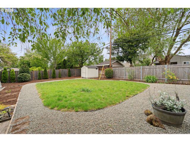 1860 Sw WYNWOOD Ave, Portland, OR 97225