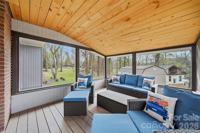 1300 Laurel Street NE, Valdese, NC 28690