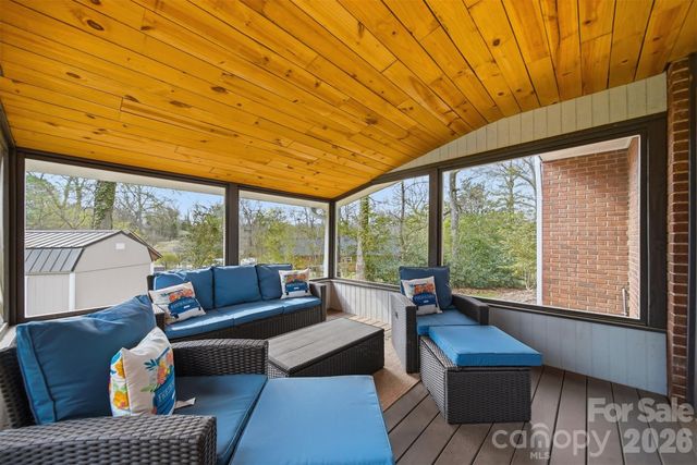 1300 Laurel Street NE, Valdese, NC 28690