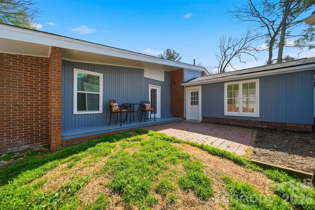 1300 Laurel Street NE, Valdese, NC 28690