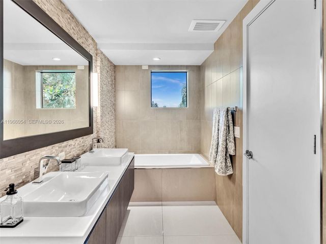 3040 N Ocean Blvd N103, Fort Lauderdale, FL 33308