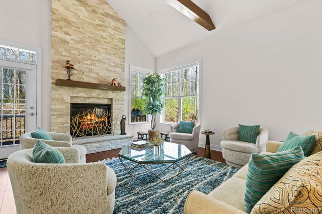 3020 N Spurway Drive, Ann Arbor, MI 48105