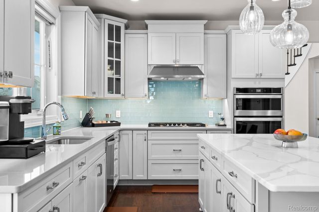 3020 N Spurway Drive, Ann Arbor, MI 48105