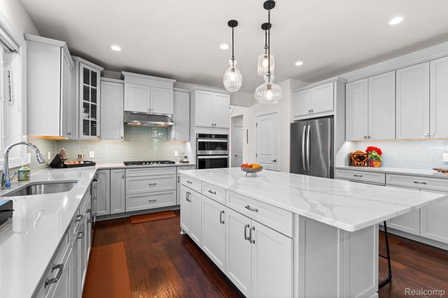3020 N Spurway Drive, Ann Arbor, MI 48105
