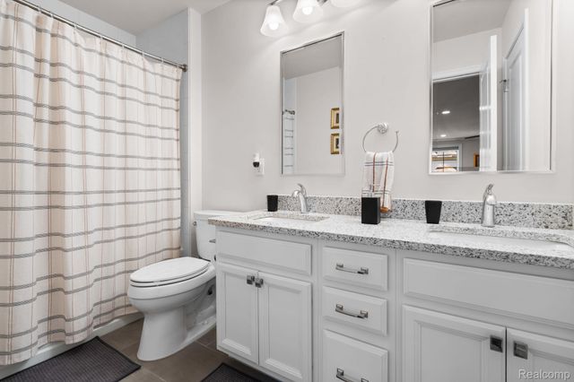 3020 N Spurway Drive, Ann Arbor, MI 48105