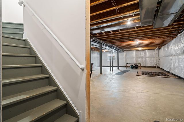 3020 N Spurway Drive, Ann Arbor, MI 48105