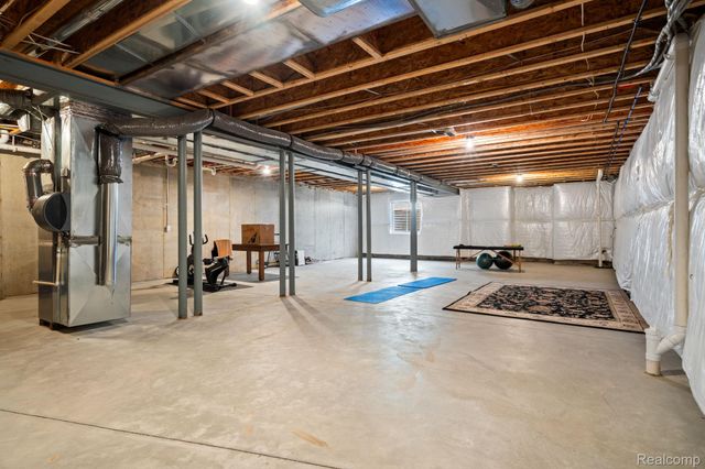 3020 N Spurway Drive, Ann Arbor, MI 48105