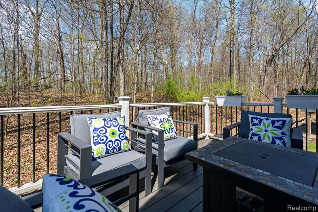 3020 N Spurway Drive, Ann Arbor, MI 48105
