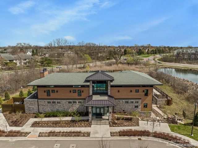 3020 N Spurway Drive, Ann Arbor, MI 48105
