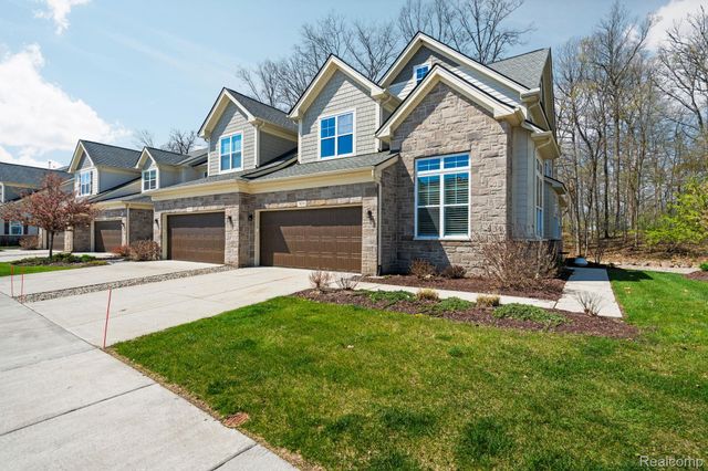 3020 N Spurway Drive, Ann Arbor, MI 48105