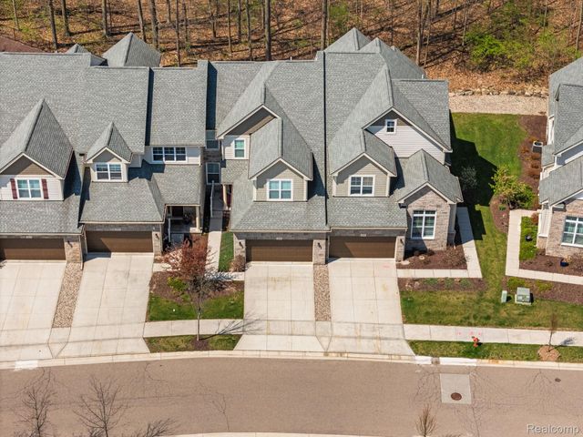 3020 N Spurway Drive, Ann Arbor, MI 48105