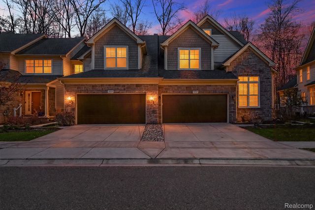 3020 N Spurway Drive, Ann Arbor, MI 48105