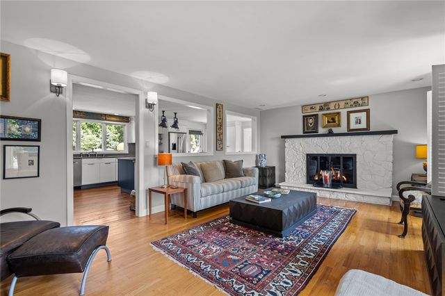 11 Stonegate Road, Warren, RI 02885