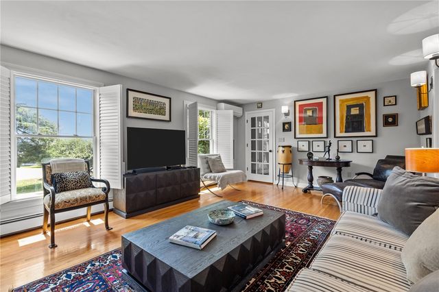 11 Stonegate Road, Warren, RI 02885