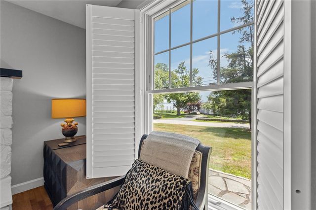 11 Stonegate Road, Warren, RI 02885