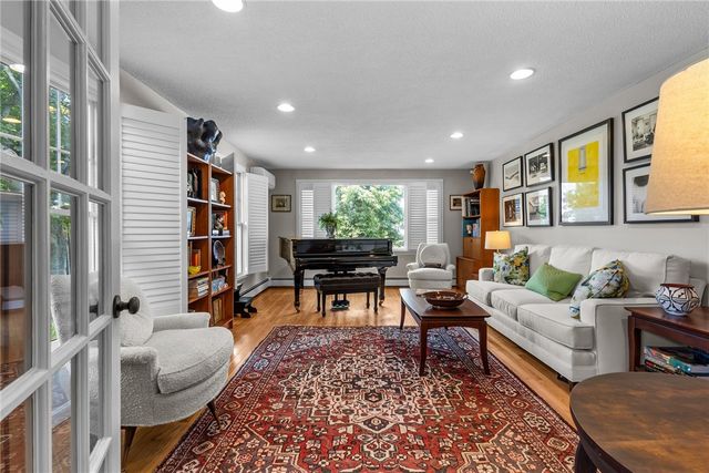 11 Stonegate Road, Warren, RI 02885