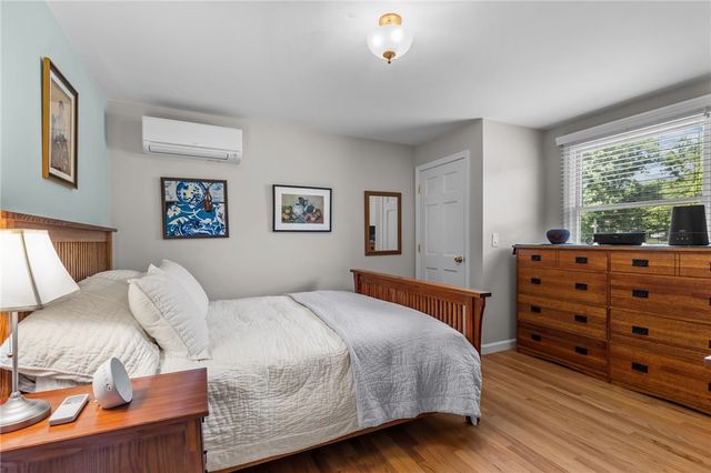 11 Stonegate Road, Warren, RI 02885