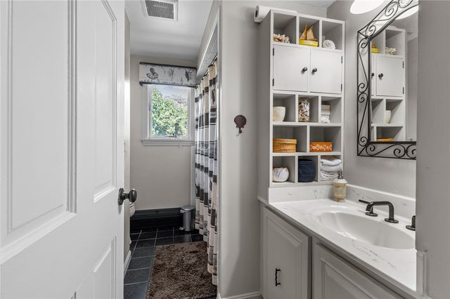 11 Stonegate Road, Warren, RI 02885