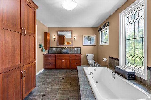 11 Stonegate Road, Warren, RI 02885