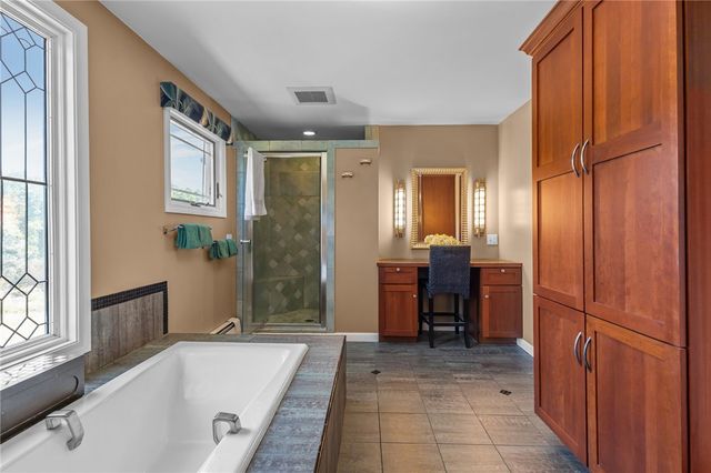11 Stonegate Road, Warren, RI 02885