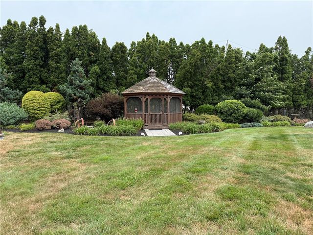11 Stonegate Road, Warren, RI 02885
