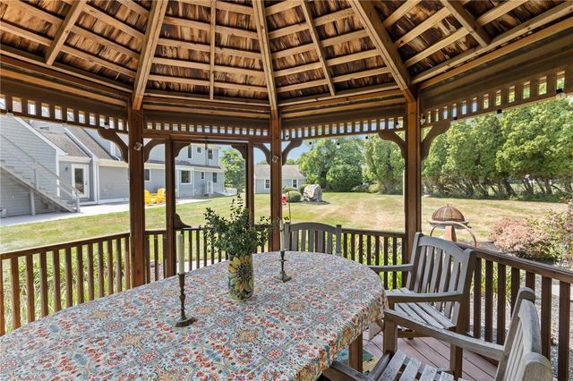 11 Stonegate Road, Warren, RI 02885