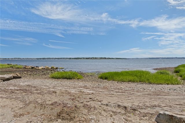 11 Stonegate Road, Warren, RI 02885